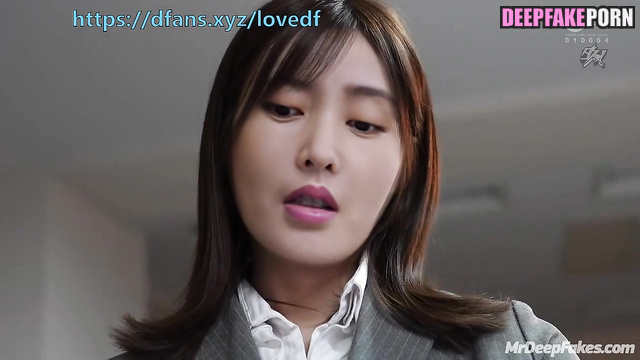 Strict boss 张天爱 Zhang Tianai allows him to kiss her feet 中国人 (Chinese)