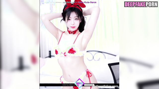 Cute Christmas dance for her lovely boy, Yuna solo ai scene / 유나 있지