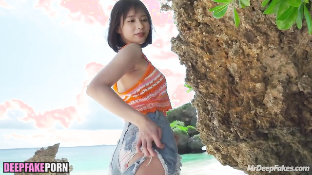 Spend weekend on the beach in company of nude and sexy 芳根 京子 Kyoko Yoshine ヌード