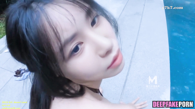 Boyfriend filming their sex in the pool, watch it アイズワン ポルノ Eunbi A.I.