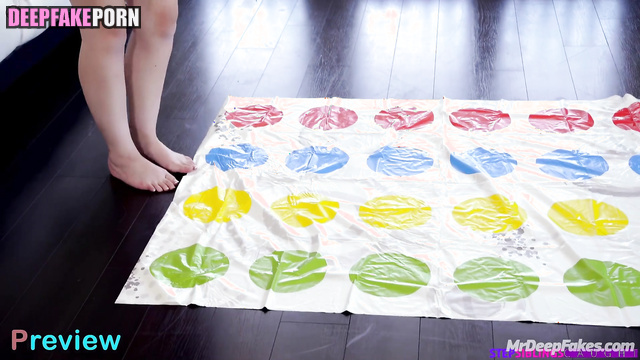 He wants to play Twister with Wonyoung アイヴ インターネットの有名人 real fake