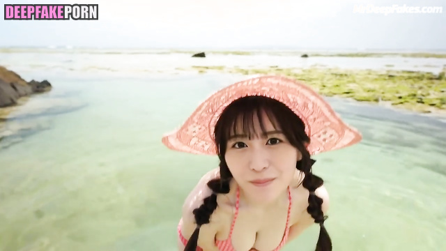 Brunette showed her pretty tits by the ocean / Neru Nagahama (長濱ねる 性別) ai