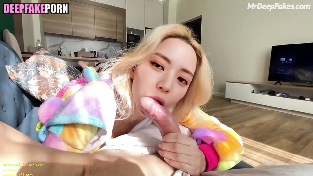 Blonde closed her eyes and enjoying sex (Yuna ITZY deepfake erotic) 유나 누드