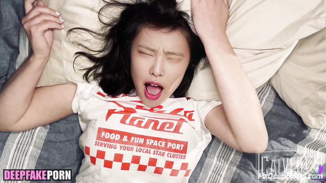 He doing something dirty at the bottom of her belly, ai Jennie 제니 블랙핑크