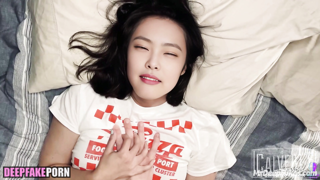 He doing something dirty at the bottom of her belly, ai Jennie 제니 블랙핑크