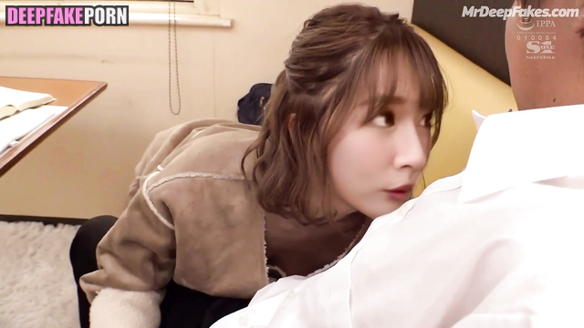 DeepFake Taiwanese Super Lisa teases a shy guy = 智能換臉 林莎 戏弄家伙