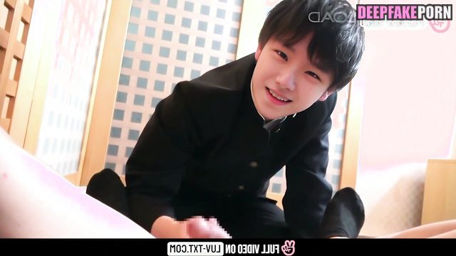 Kpop 보이넥스트도어 Woonhak from BOYNEXTDOOR jerking off his dick with his feet