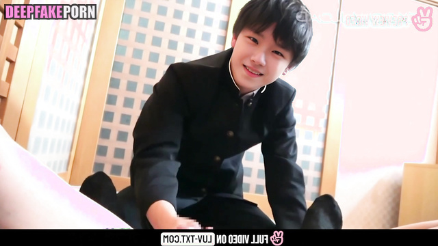Kpop 보이넥스트도어 Woonhak from BOYNEXTDOOR jerking off his dick with his feet