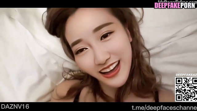 Hot YouTube Star Yang Bao Bei offers her cunt to fuck FAKE POV / 杨虹玲 假色情片 性别