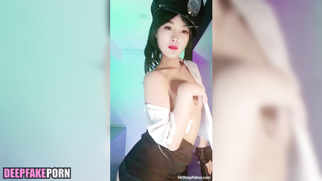 Sexy striptease by naughty fake Yang Mi (智能換臉 杨幂 脱衣舞)