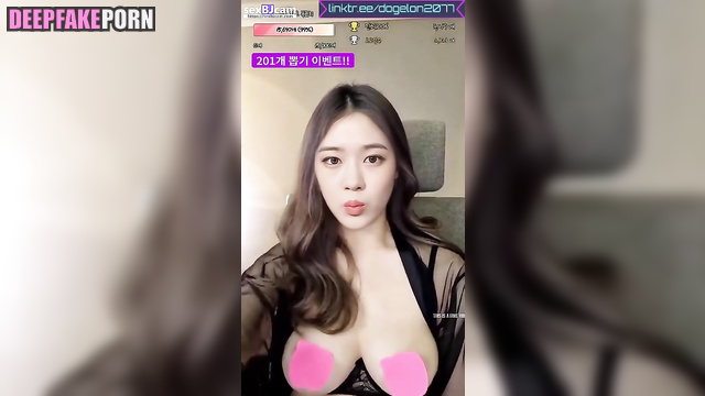 AI kpop star Yujin shows off her boobs 인공 지능 케이팝 스타 아이즈원 안유진 스트립 쇼