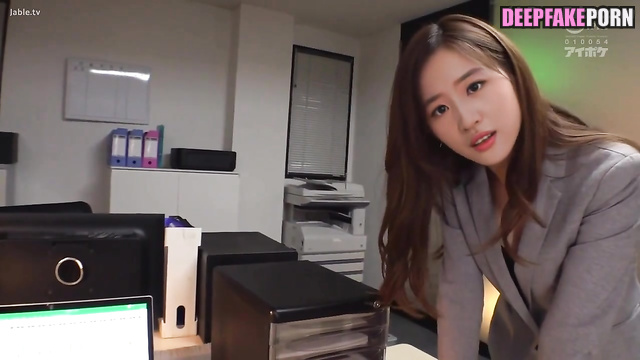 刘亦菲 Liu Yifei 智能換臉 got horny right in the office and FUCKED (deepfake)