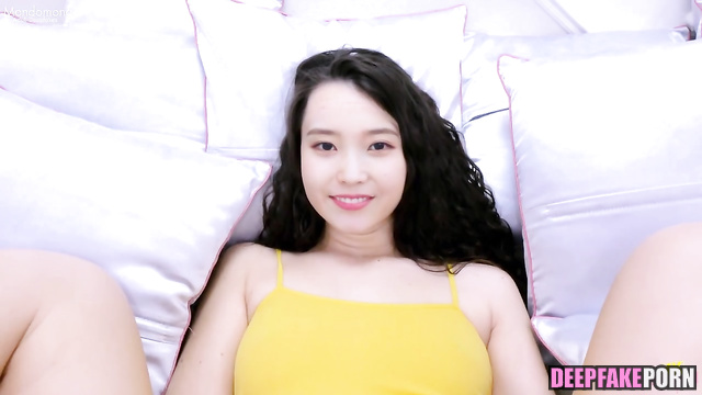 Young beauty IU showed her charms 젊은 아름다움아이유보여 주었다케이팝 매력 [PREMIUM]