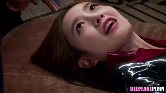 Sexy babe Yoona in leather suit got hot cunni / 少女時代 セックスシーン [PREMIUM]